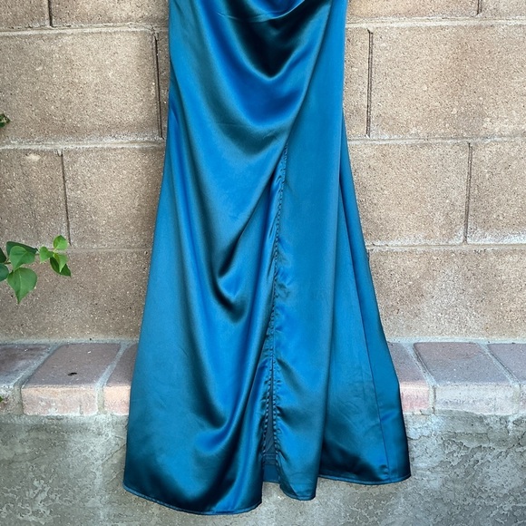 NWT Lulu’s Stunning Arrival Dark Teal Satin Off-The-Shoulder Maxi Dress Medium - Picture 8 of 11